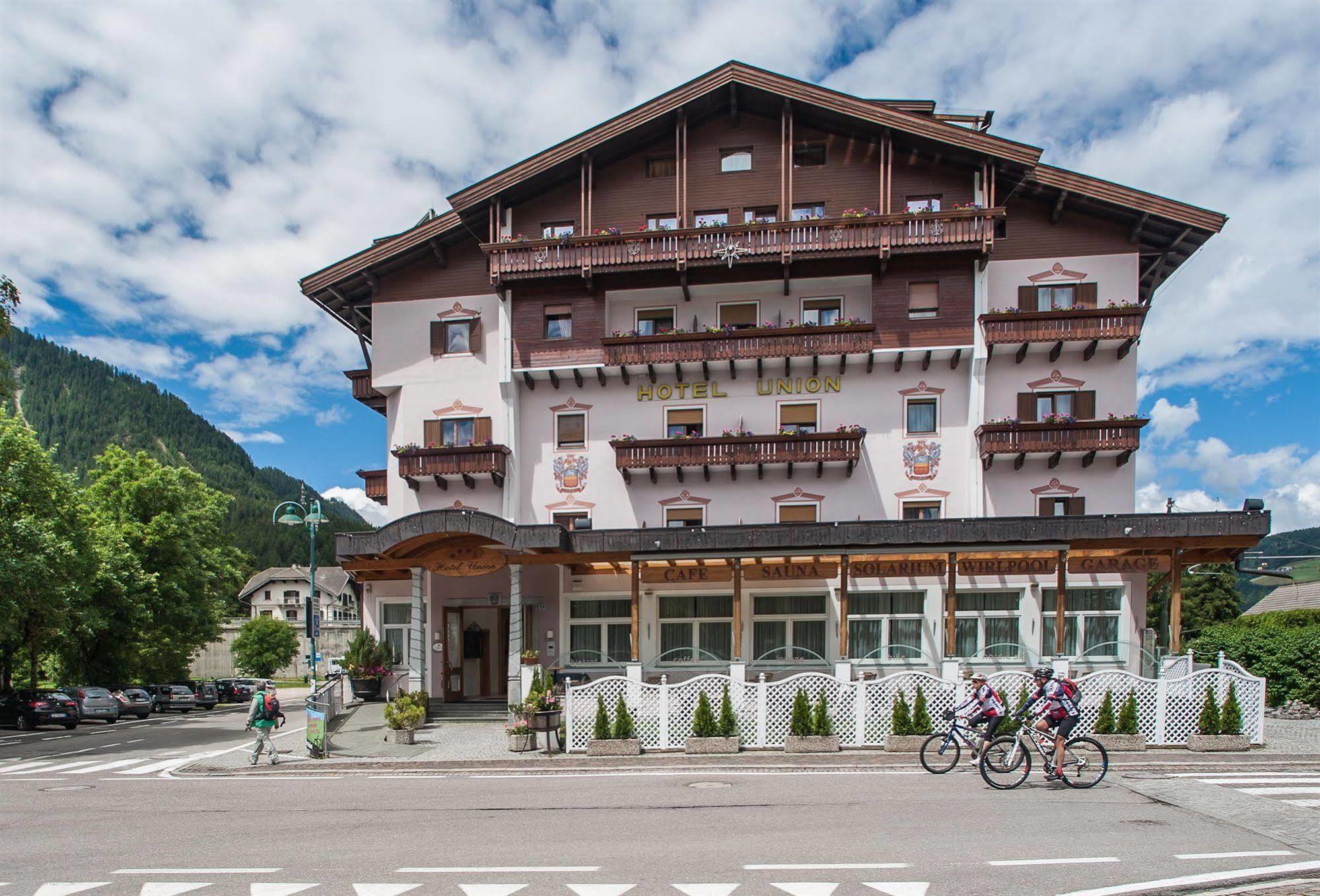 Hotel Union Dobbiaco Esterno foto
